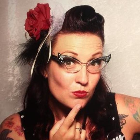 Meet your Posher, Amber - Picture 1 of 1